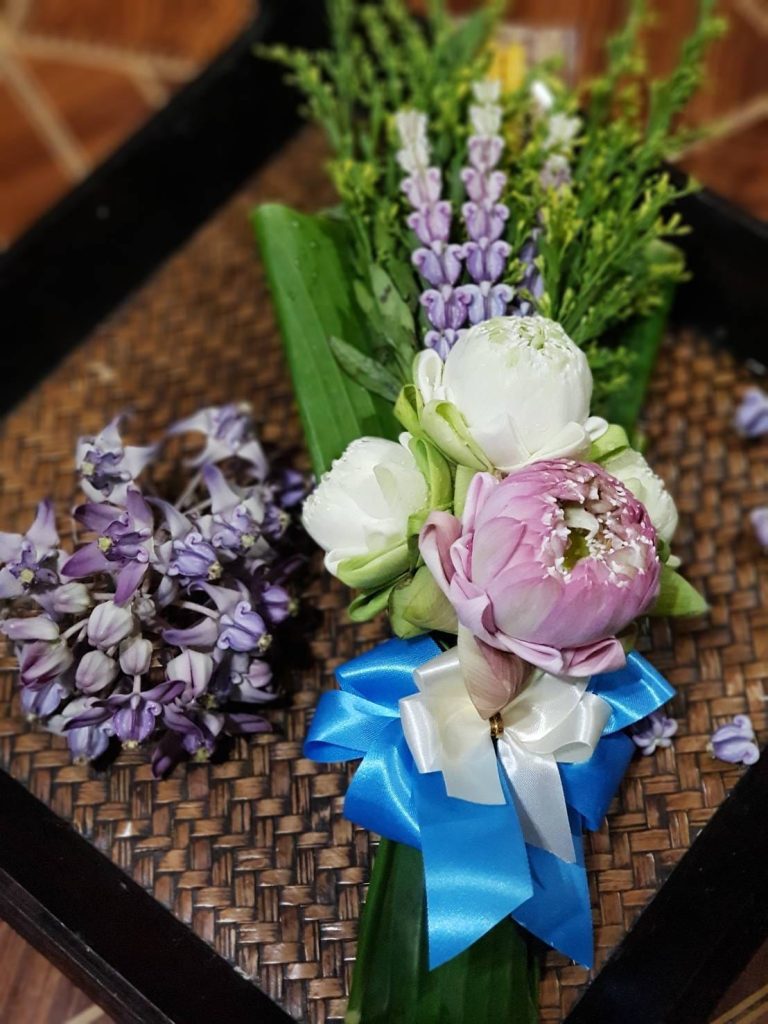 ชุดดอกไม้ ถวายพระ